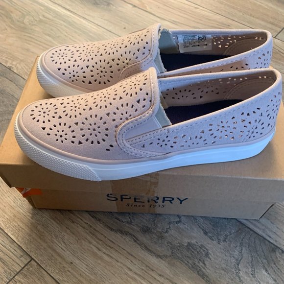 NWT SPERRY TOP SIDER WOMEN'S SEASIDE PERFORATED EMBOSS LEATHER SHOES LILAC 5 - Picture 1 of 10